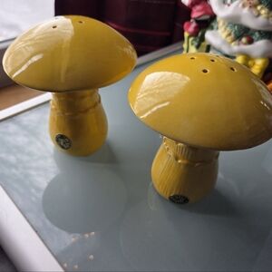 Wales Vintage Made In Japan Yellow Mushroom Salt and Pepper Shakers W/ Sticker